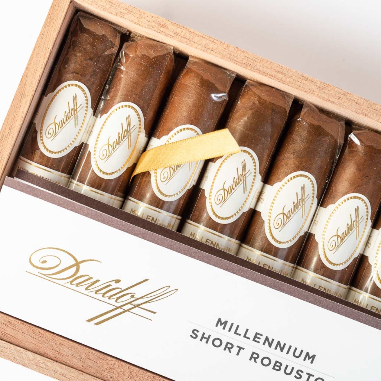 Davidoff Millennium Blend Short Robusto (20) - Image 2