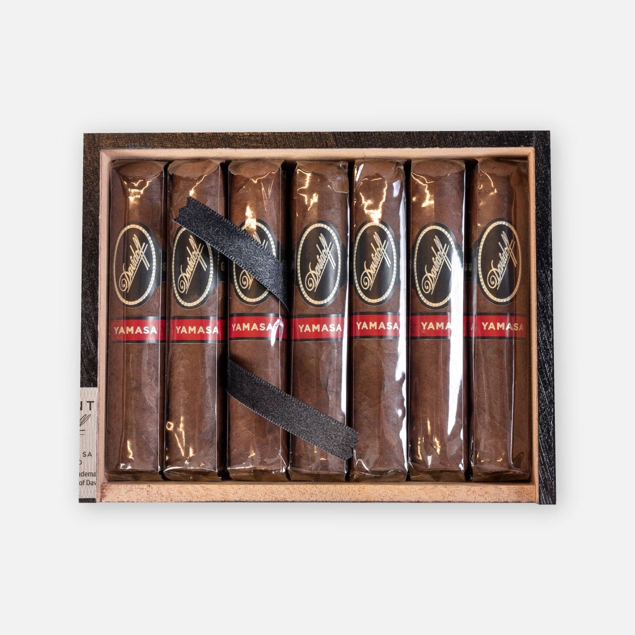 Davidoff Yamasa Petit Churchill (14)